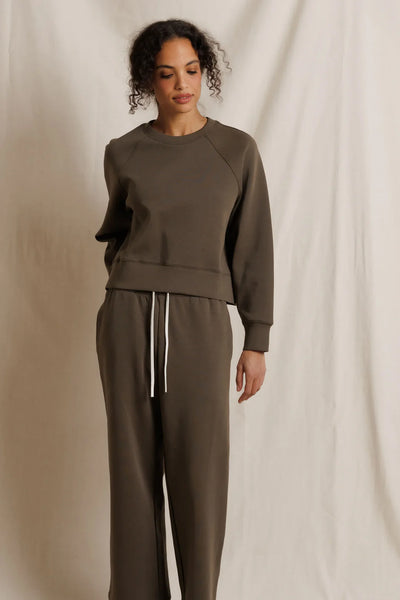Nell Travel Raglan Sweatshirt - Dark Olive