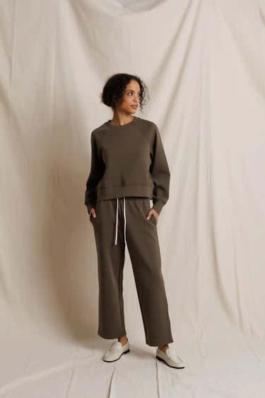 Nell Travel Raglan Sweatshirt - Dark Olive